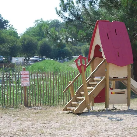 Camping De Maubuisson キャンプ場 *