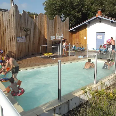 Camping De Maubuisson キャンプ場
